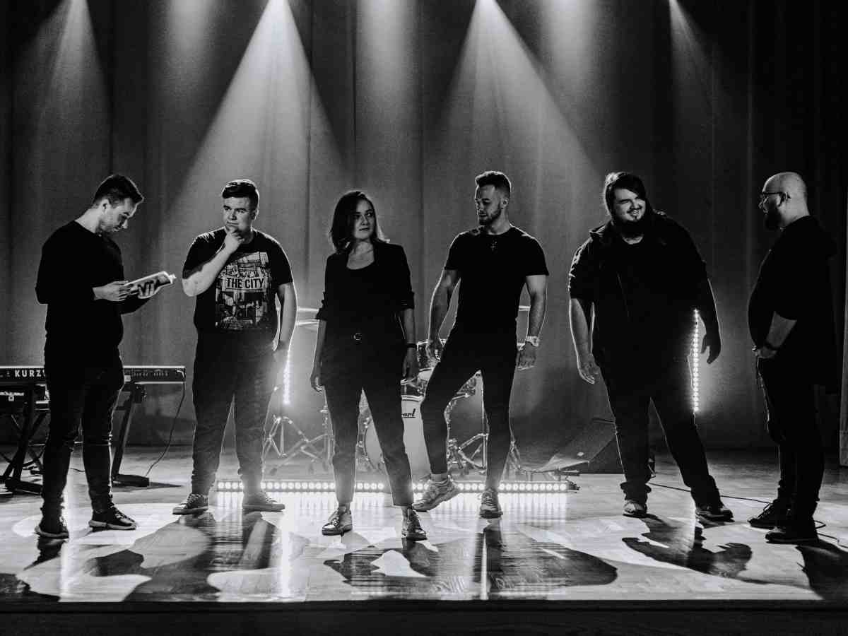 Toksyczne relacje w nowym singlu damianKA „Z każdą&nbsp;kroplą”